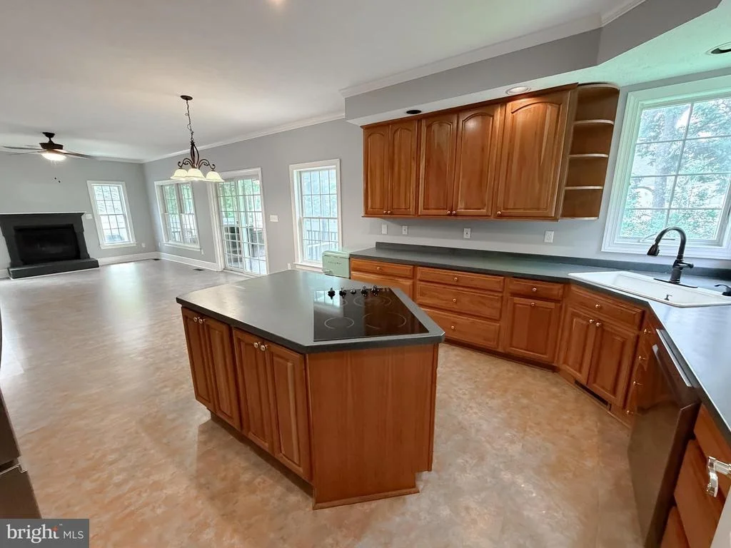Photo of 40777 CENTER 40 CIRCLE