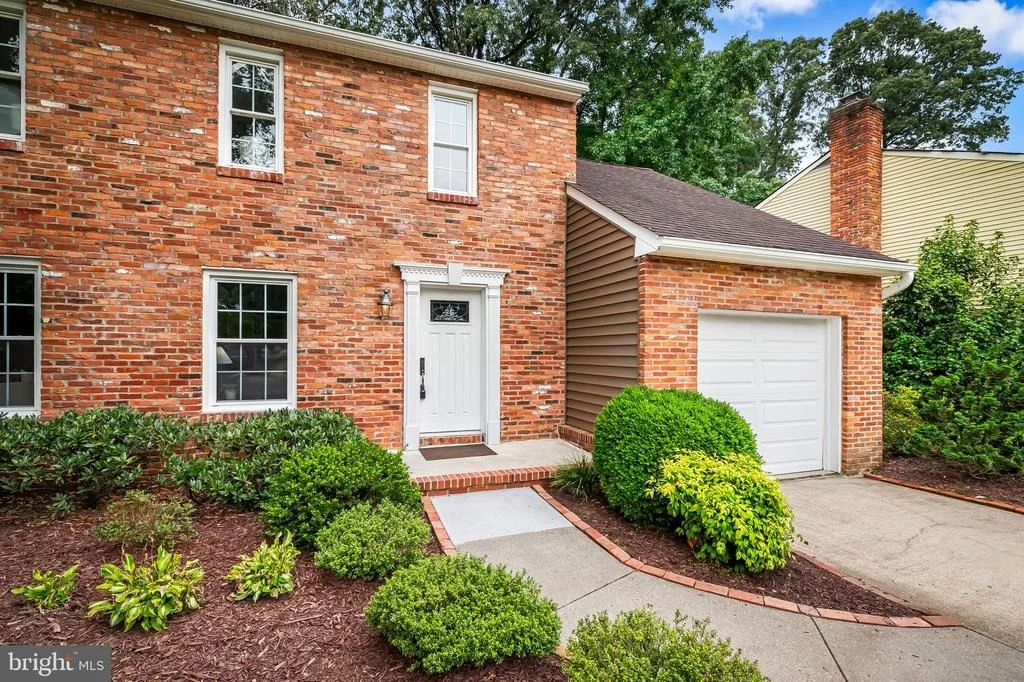 Photo of 427 YORKSHIRE DRIVE