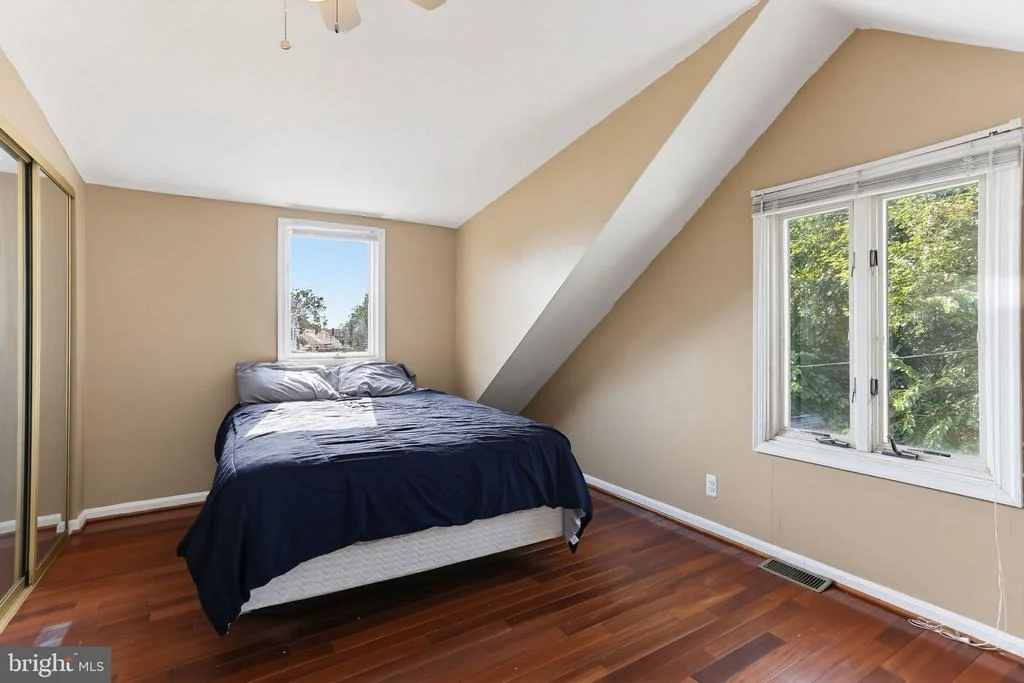 Photo of 8211 LONGPOINT ROAD