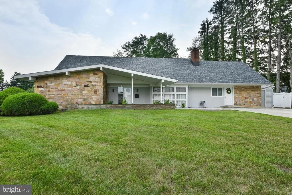 Photo of 8 WINDOVER LANE