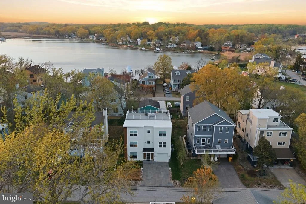 Photo of 1422 HOWARD ROAD