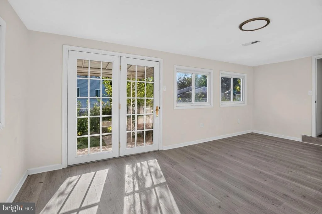 Photo of 6204 AUTH ROAD