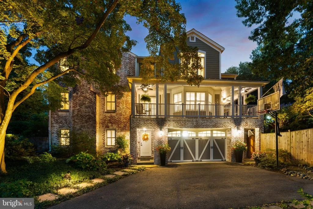 Photo of 710 WOODSIDE PARKWAY