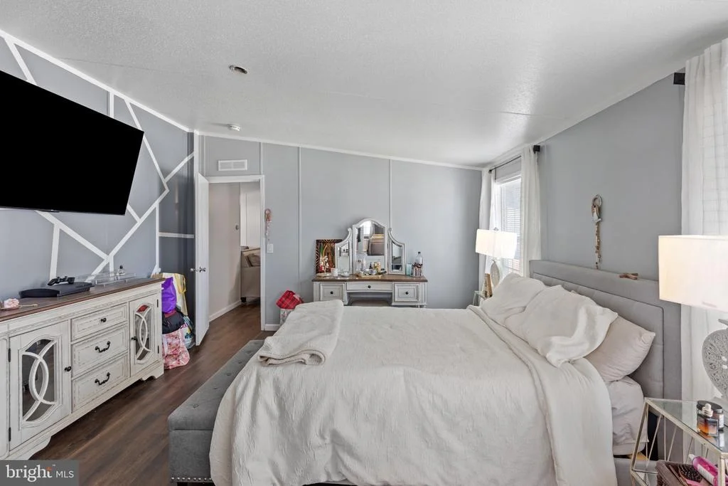 Photo of 43 MIDWAY AVENUE