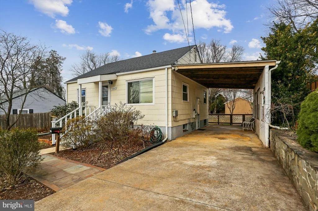 Photo of 12317 MIDDLE ROAD