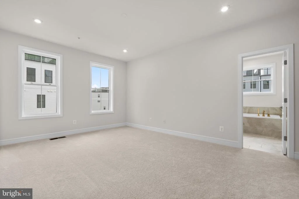 Photo of 43305 FARRINGDON SQUARE