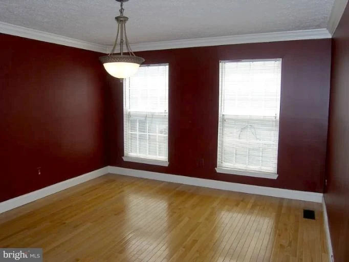 Photo of 125 BOOKHAM LANE