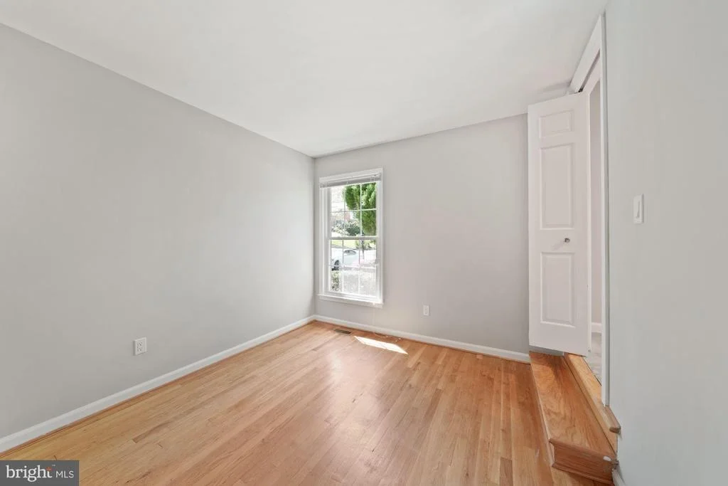 Photo of 1445 LAUREL HILL ROAD