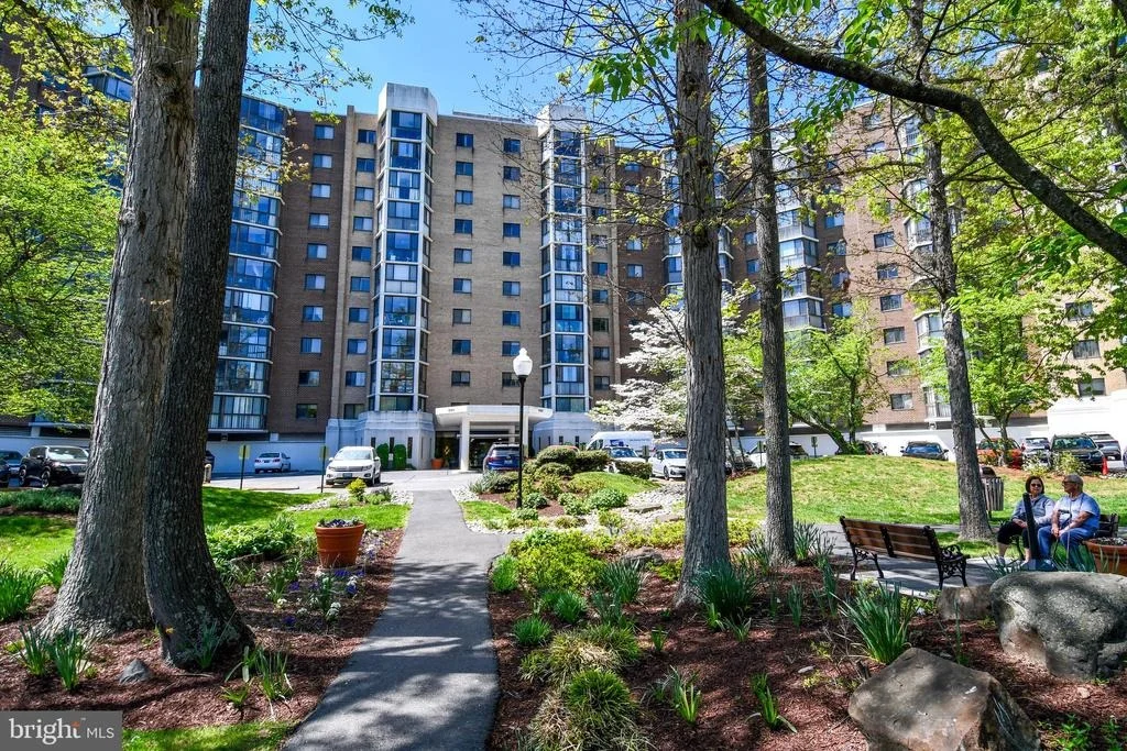 Photo of Unit 1526 at 15101 INTERLACHEN DRIVE