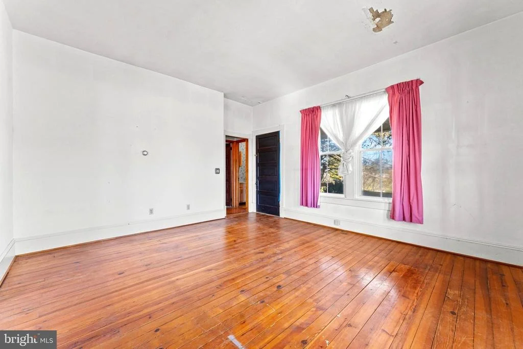 Photo of 323 MAIN