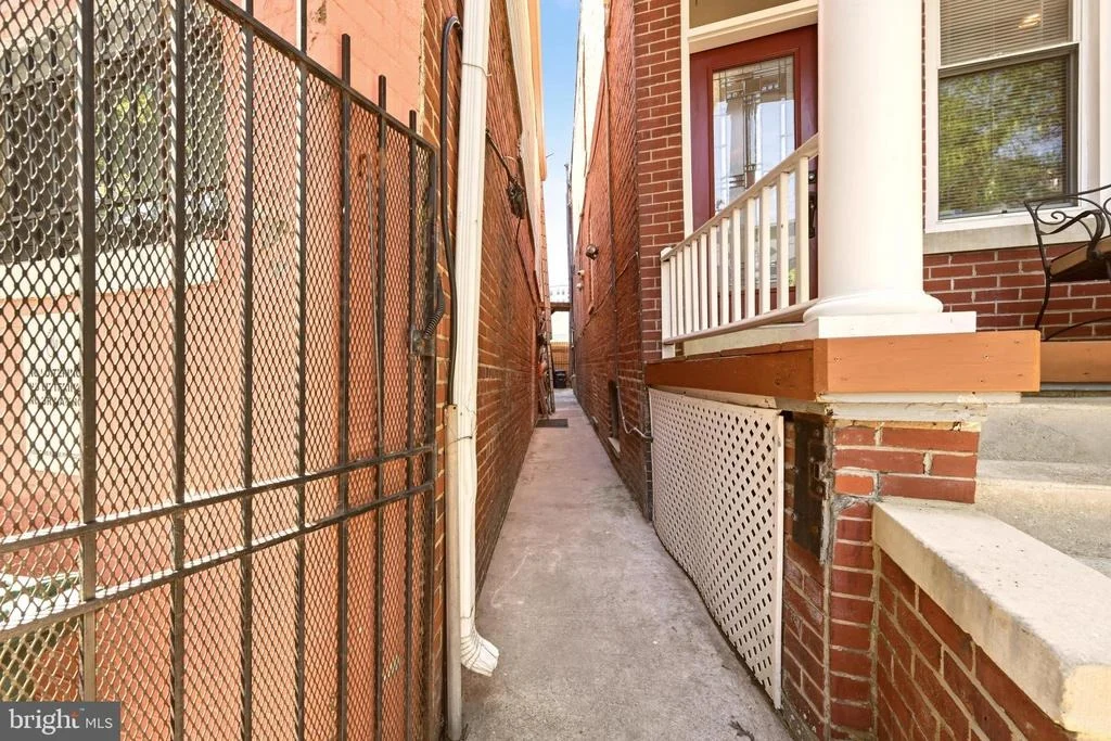 Photo of 1402 PERRY PLACE NW