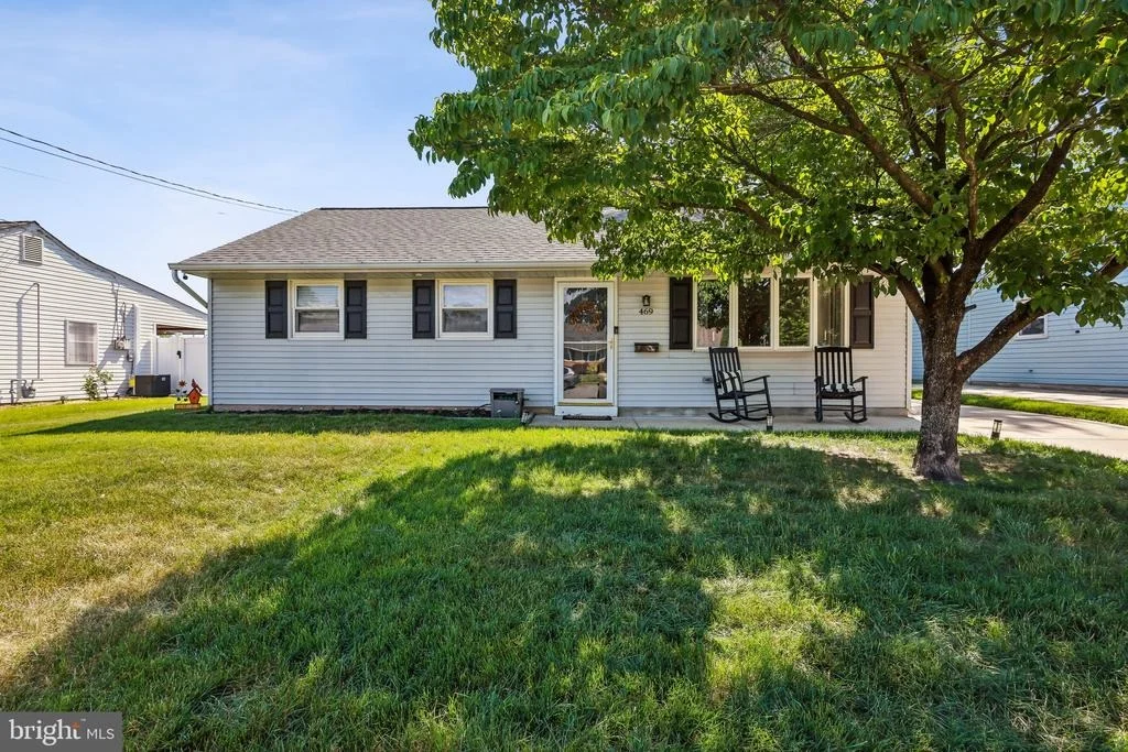 Photo of 469 WINDSOR DRIVE
