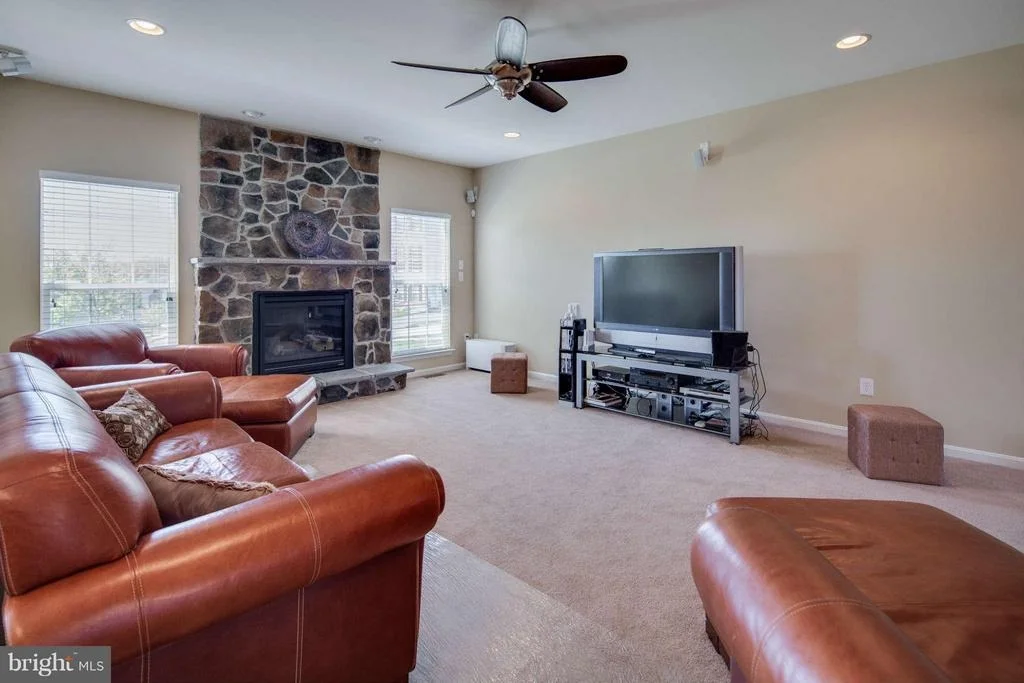 Photo of 5926 FAIRLEE ROAD