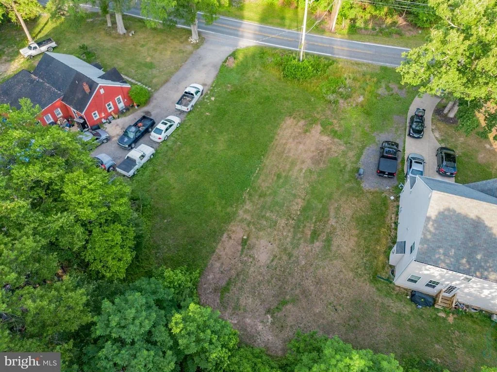 Photo of 8302 DYSON ROAD