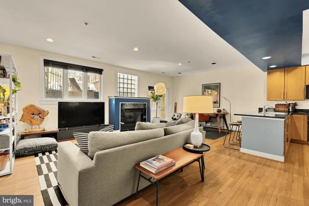 Photo of Unit 3 at 2363 CHAMPLAIN STREET NW