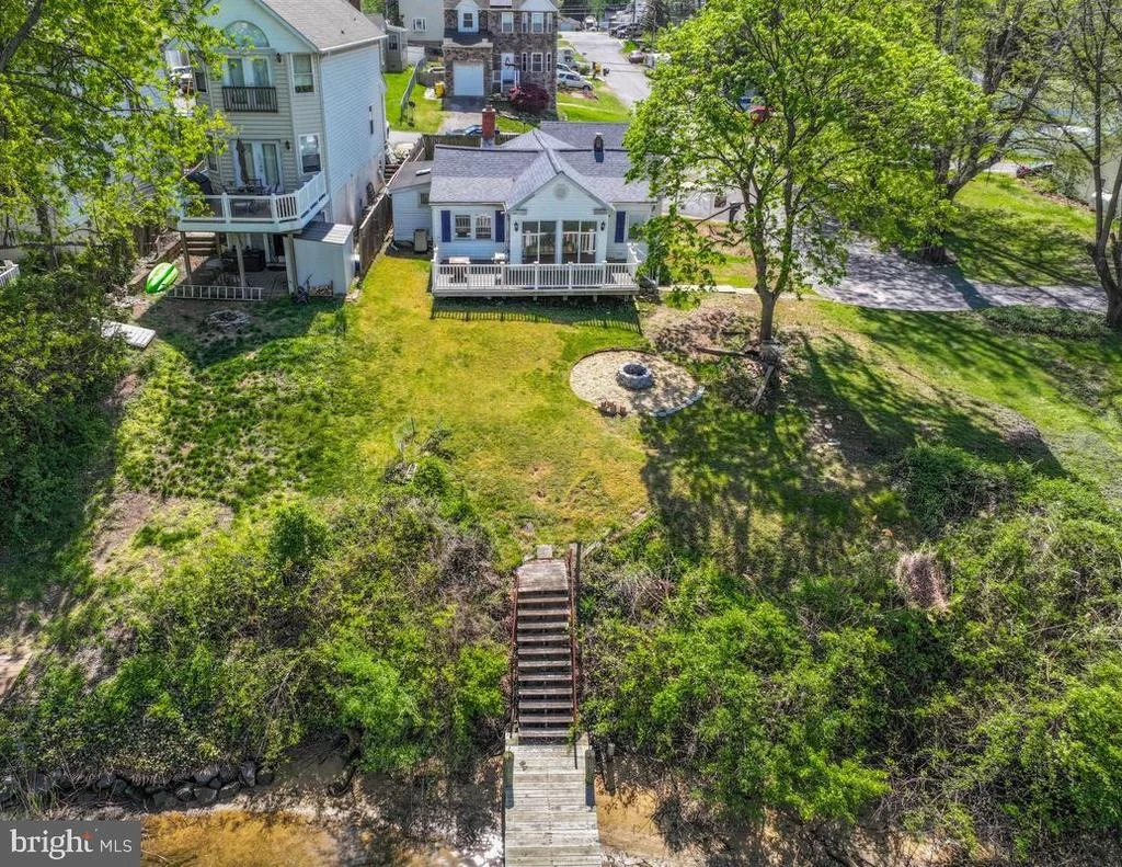 Photo of 7801 WATERVIEW