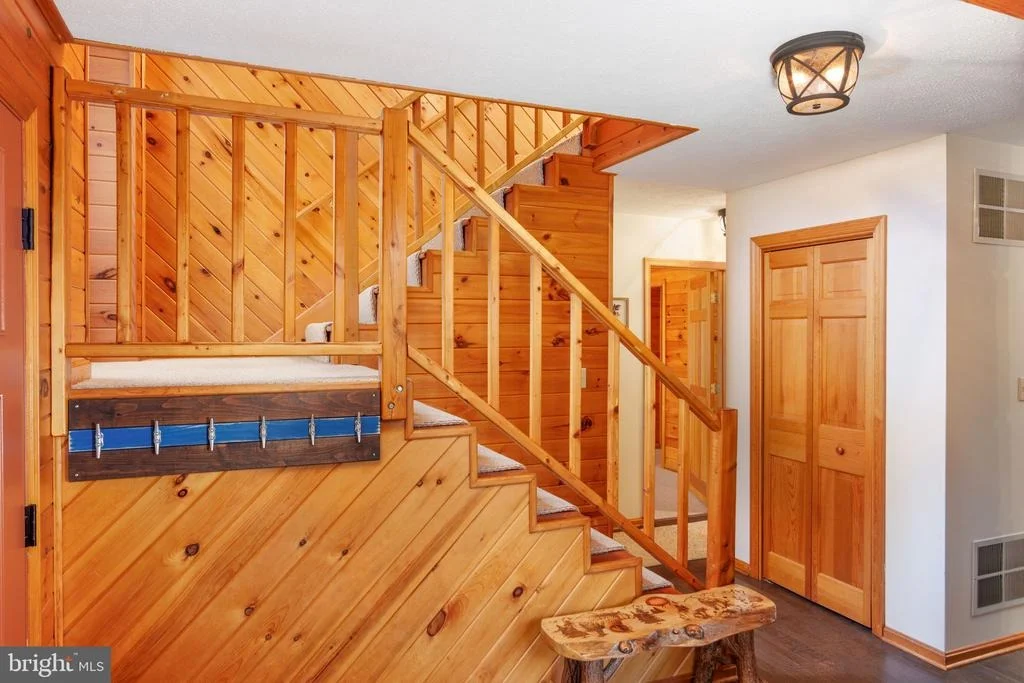 Photo of 925 PINE TREE POINT ROAD