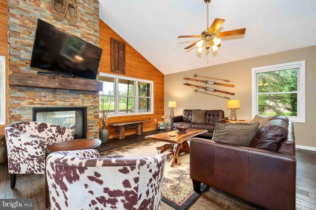 Photo of 305 LAKE POINTE DRIVE