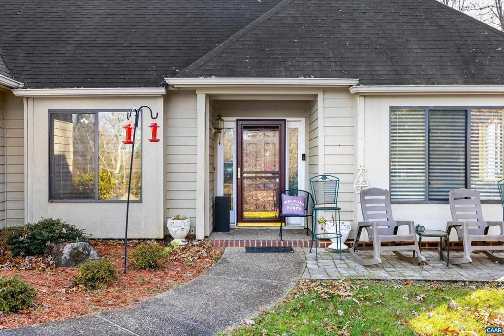 Photo of 465 HIDDEN RIDGE RD