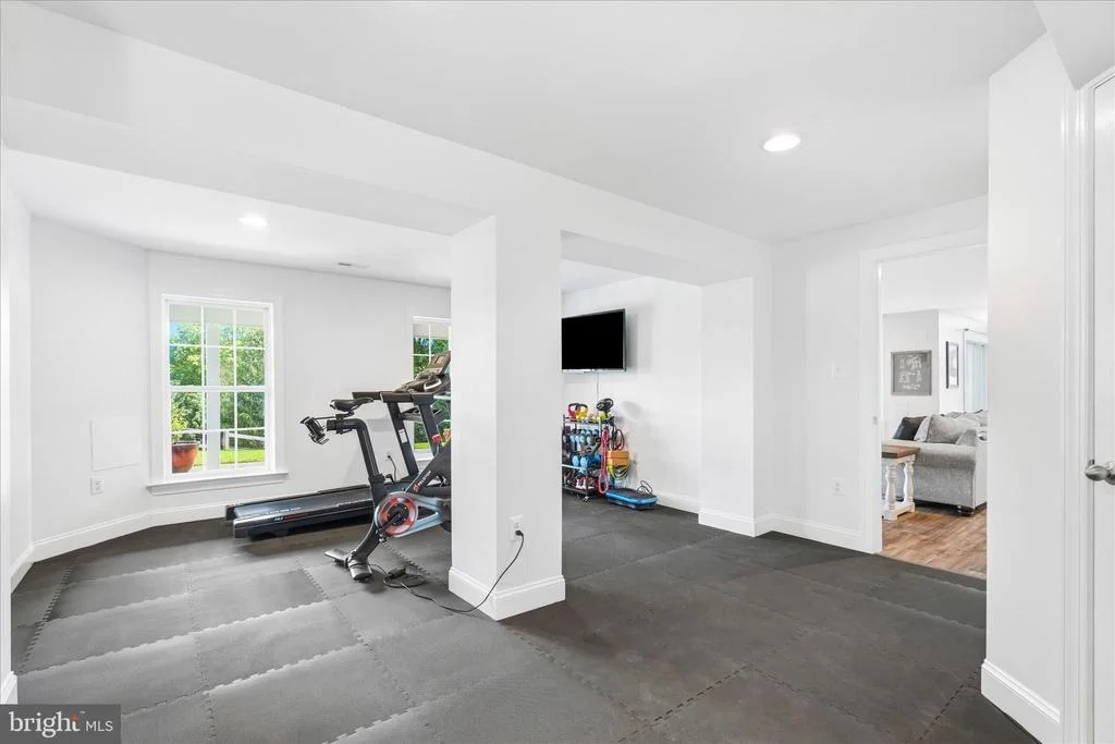 Photo of 2258 W. GREENLEAF DRIVE