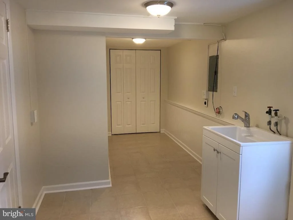 Photo of 1233 CRESTOVER ROAD