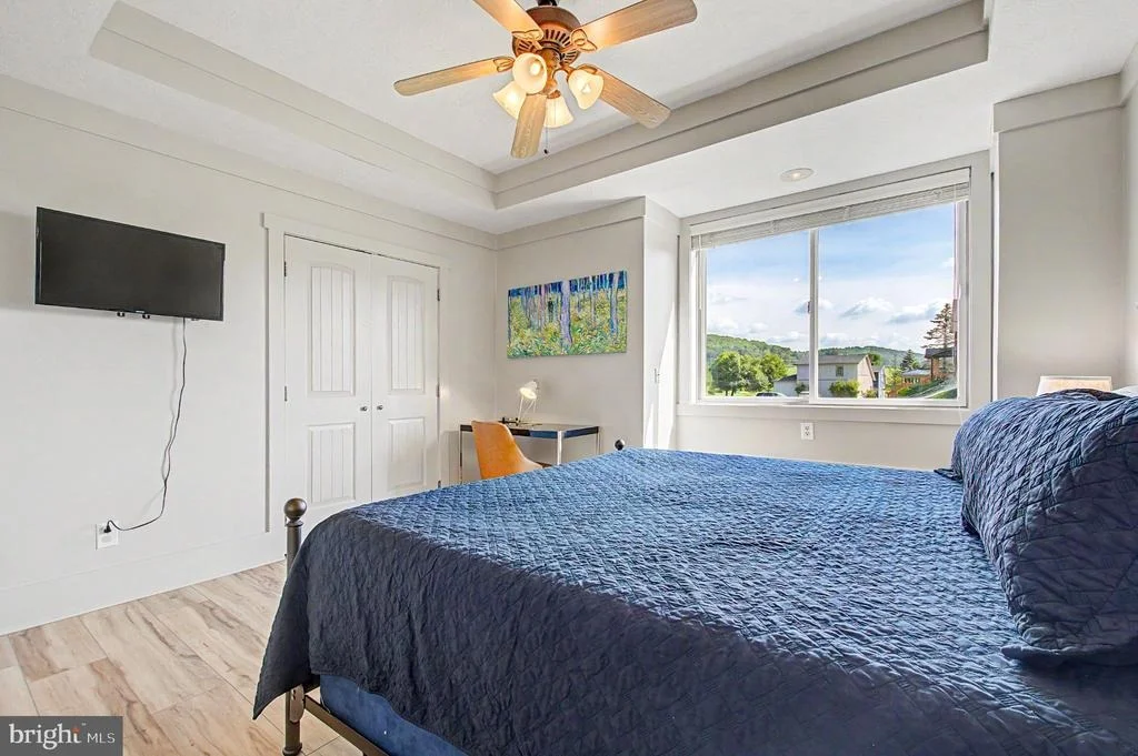 Photo of 342 LAKEFRONT LINKS DRIVE
