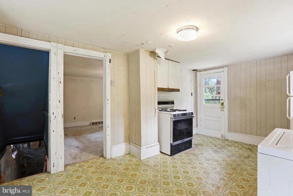 Photo of 523 HAY ROAD