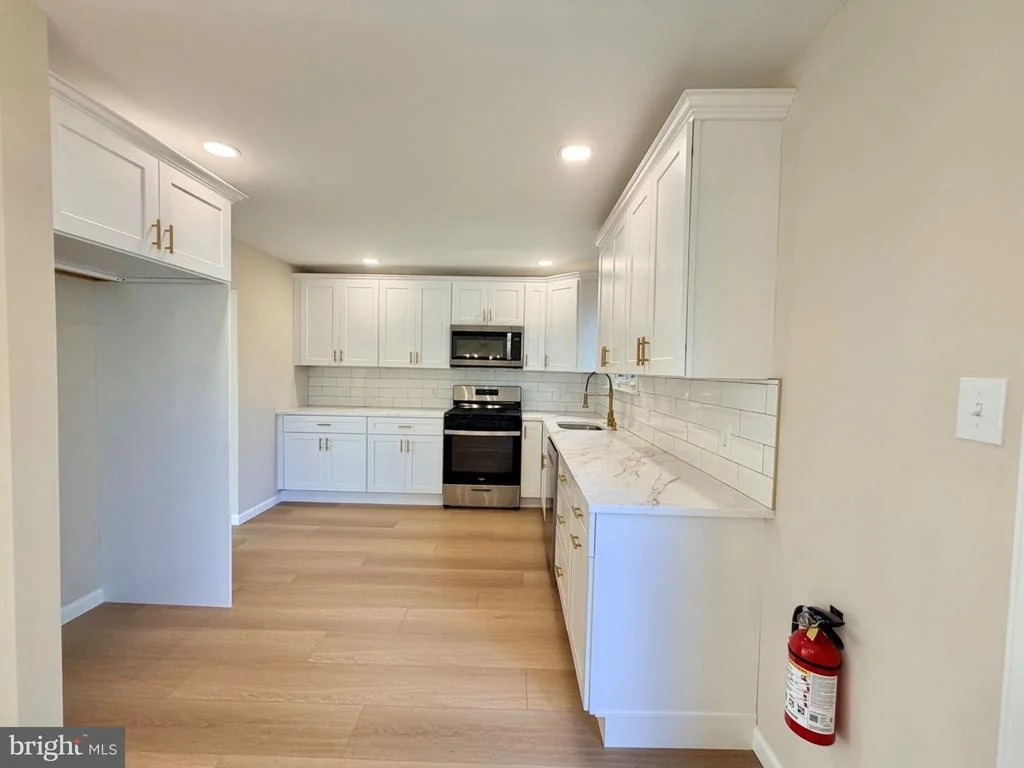 Photo of 806 SUNSET DRIVE