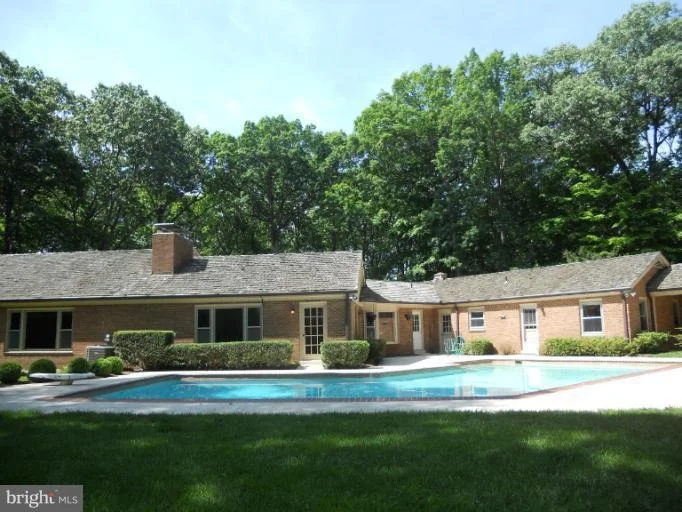 Photo of 450 RIVER BEND ROAD