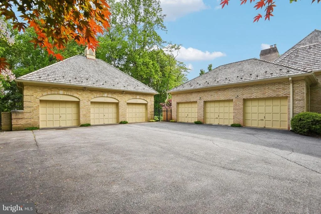 Photo of 9939 BENTCROSS DRIVE