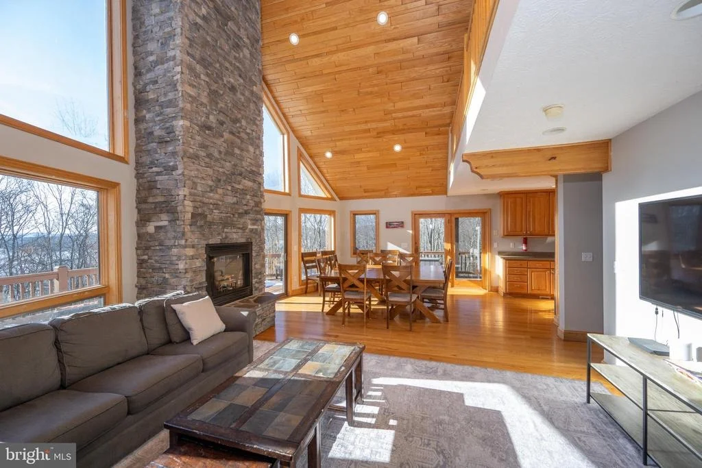 Photo of 723 PINNACLE DRIVE