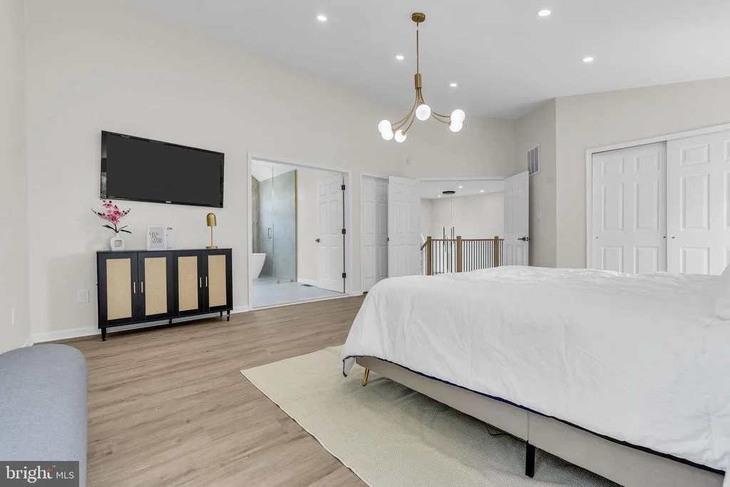 Photo of 1055 HUNTINGDON DRIVE