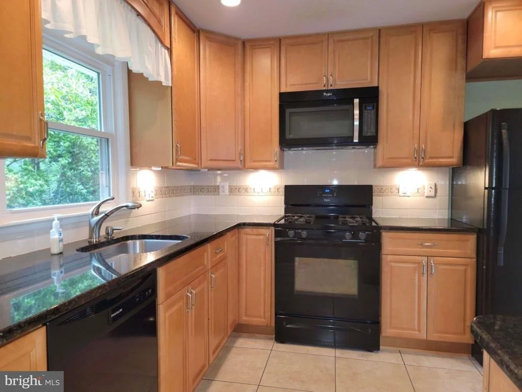 Photo of 3926 HOWARD STREET