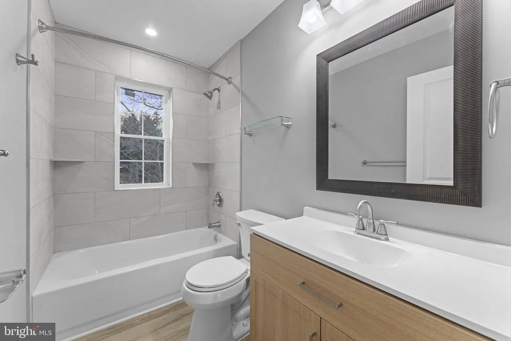Photo of 305 WINE STREET