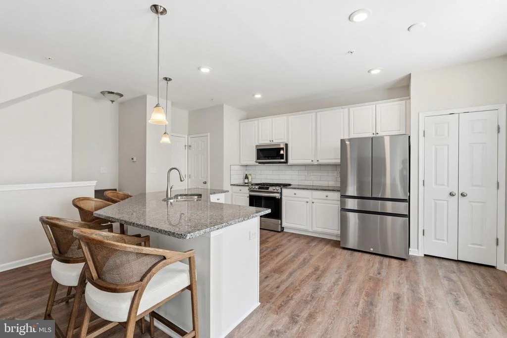 Photo of 5902 FORUM SQUARE