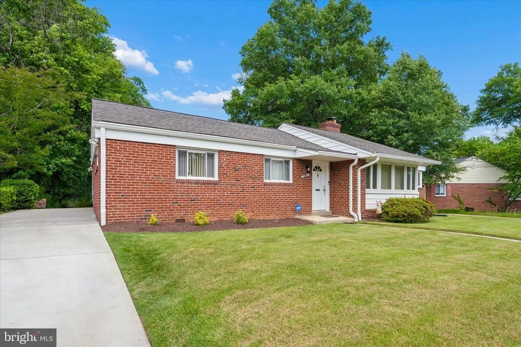 Photo of 6803 ADELPHI ROAD