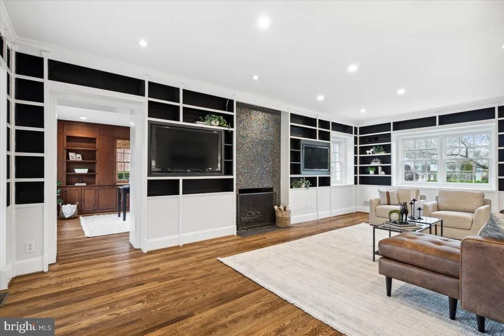 Photo of 900 ROSEMONT AVENUE