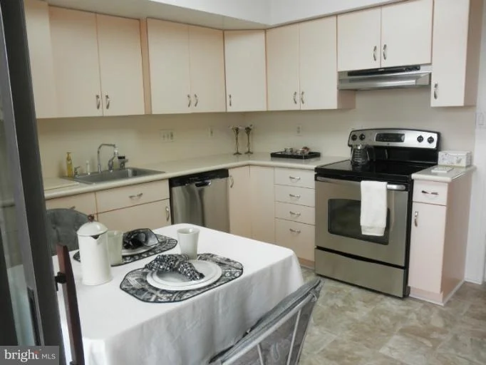 Photo of Unit 1914 at 15101 INTERLACHEN DRIVE