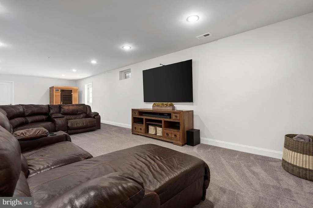 Photo of 821 BENTGRASS DRIVE