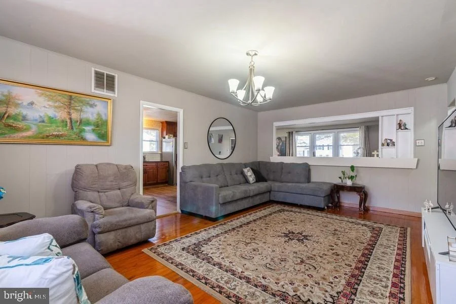 Photo of 212 3RD AVENUE W