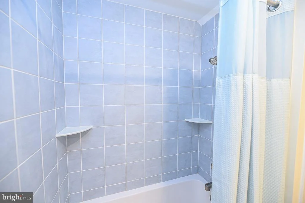 Photo of 956 LAKE VIEW DRIVE