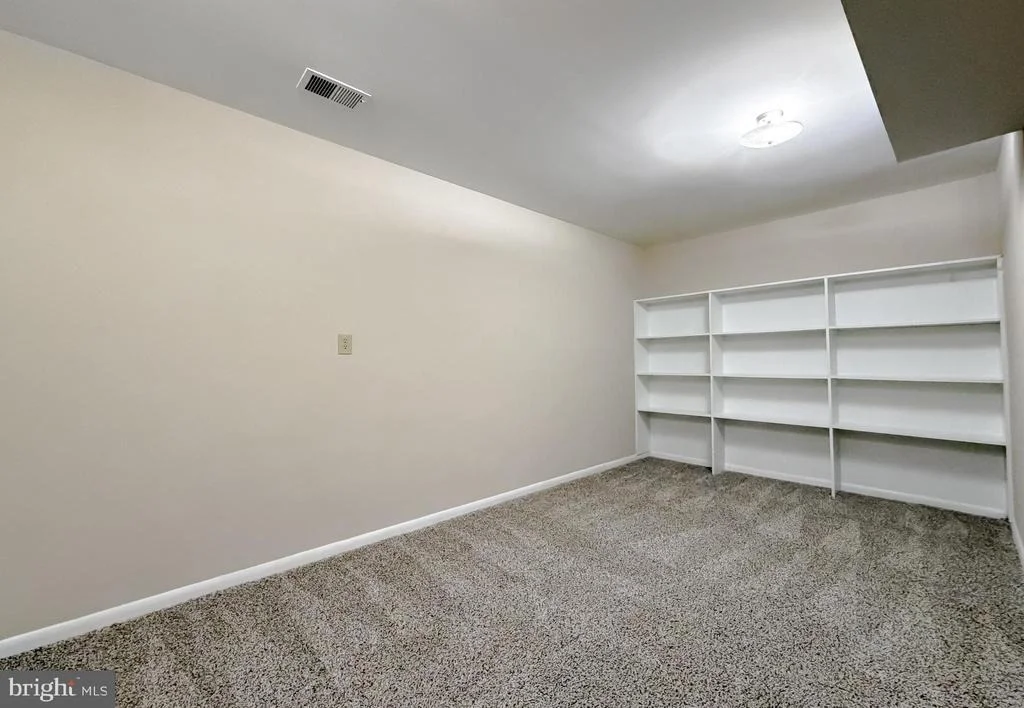 Photo of 8425 MAUSEN LANE