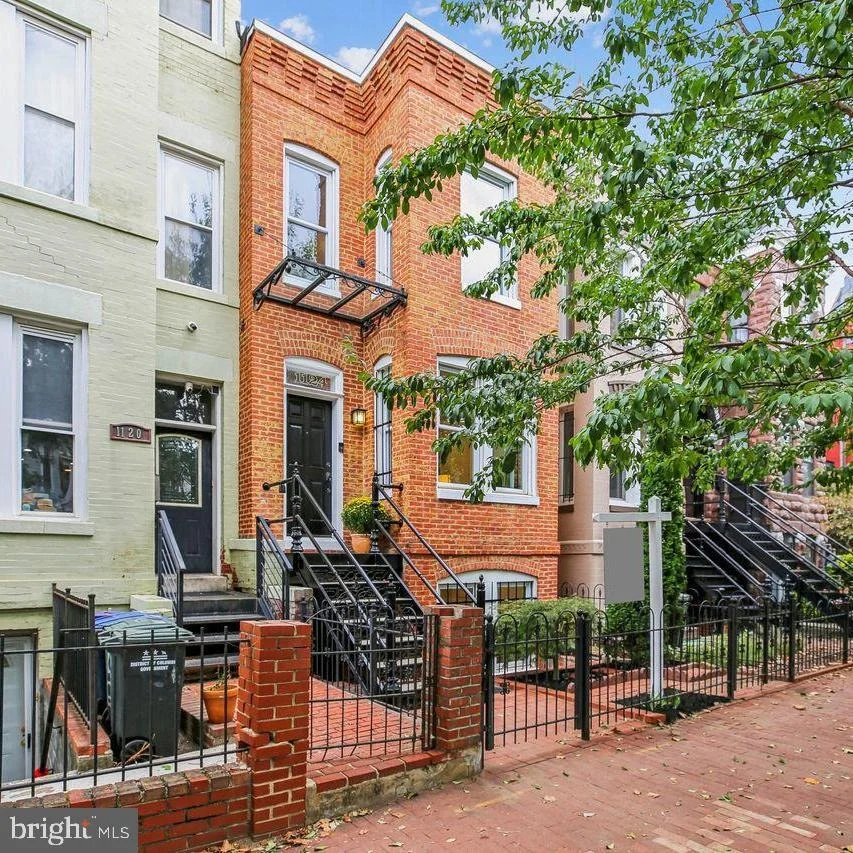 Photo of 1124 G STREET NE
