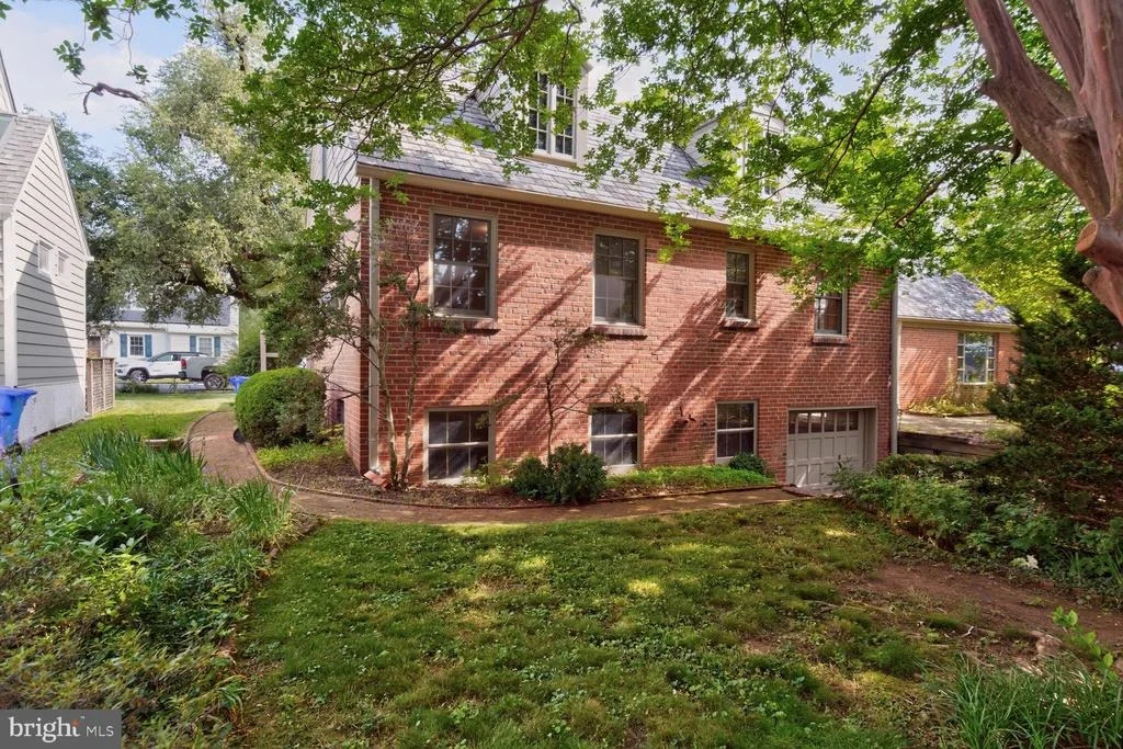 Photo of 702 MCNEILL ROAD