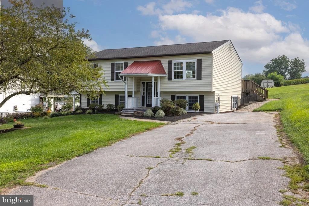 Photo of 805 ROLLING RIDGE DRIVE