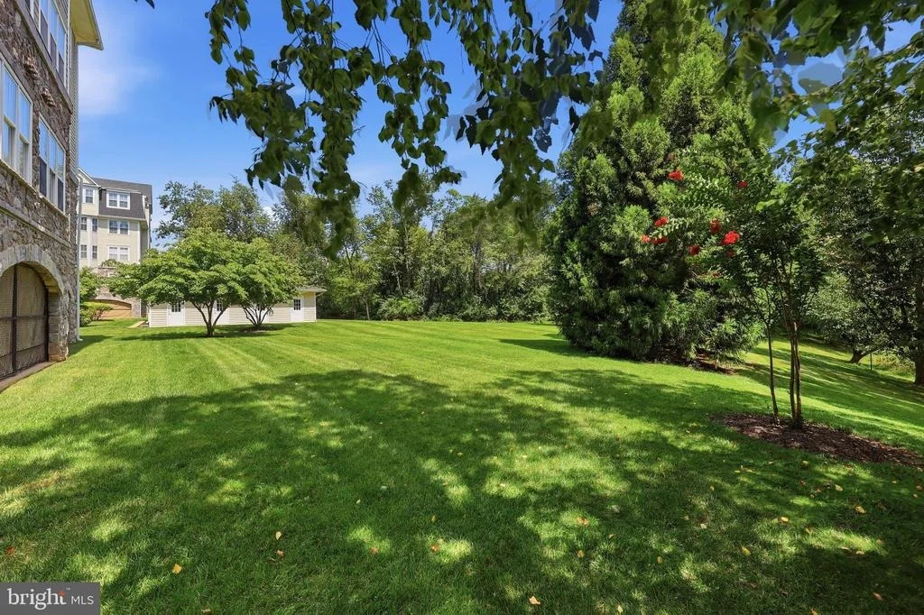 Photo of Unit 304 at 2500 WATERSIDE DRIVE