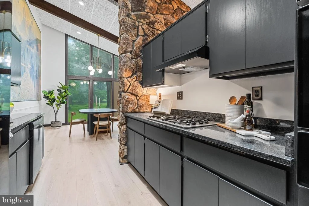 Photo of 6422 QUINN ROAD