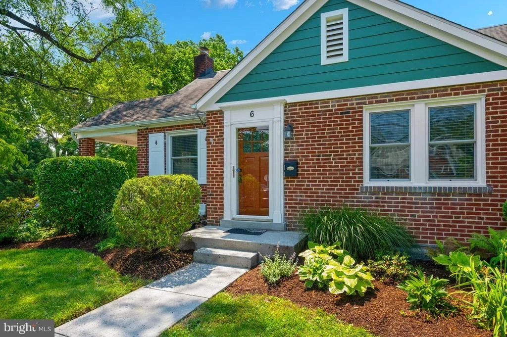 Photo of 6 E HAMILTON AVENUE
