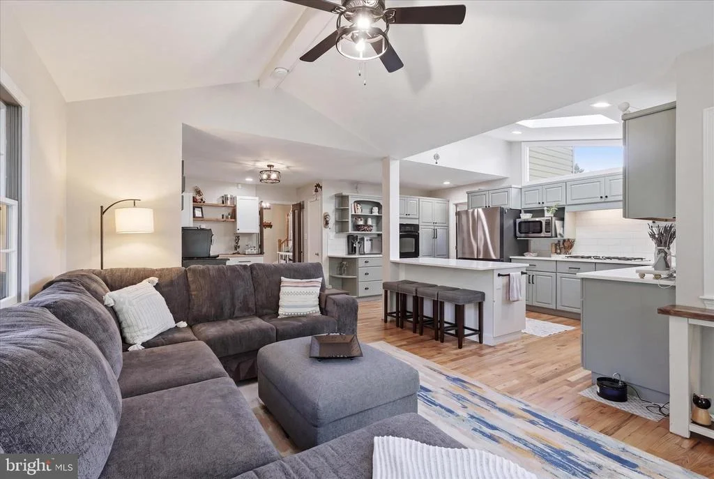 Photo of 8604 RIVERSIDE ROAD