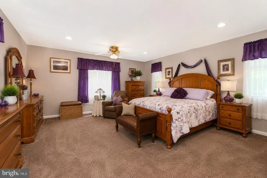 Photo of 6213 WHITE OAK DRIVE